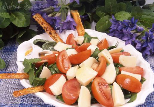 Ispanaklı Mozarella Salatası Tarifi