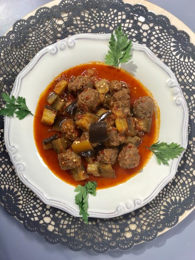 Köfteli Patlıcan Yahnisi Tarifi-Kahramanmaraş