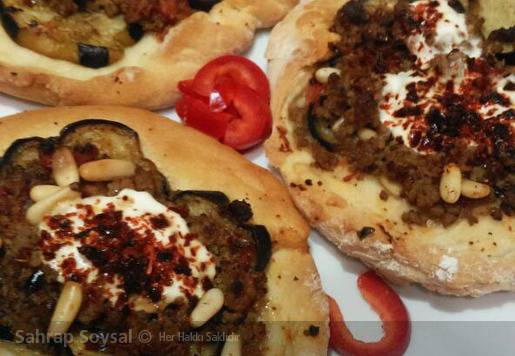 Lübnan Usulü Patlıcanlı Kıymalı Pide Tarifi