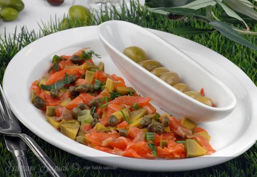 Somon Tartar Salatası Tarifi