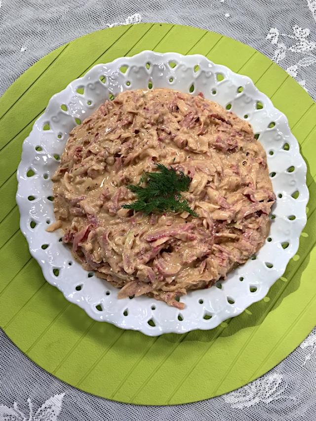 Tahinli Karışık Turp Salatası Tarifi