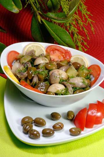Zeytinli Mantar Salatası Tarifi